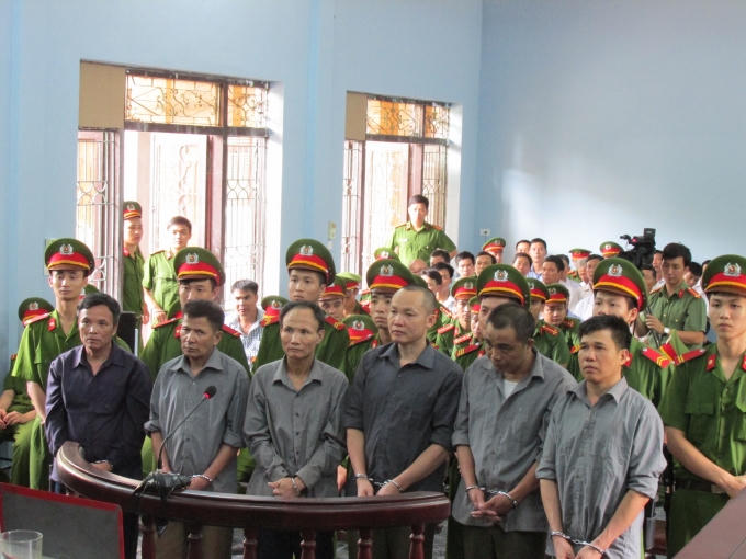 Các bị cáo trước vành móng ngựa