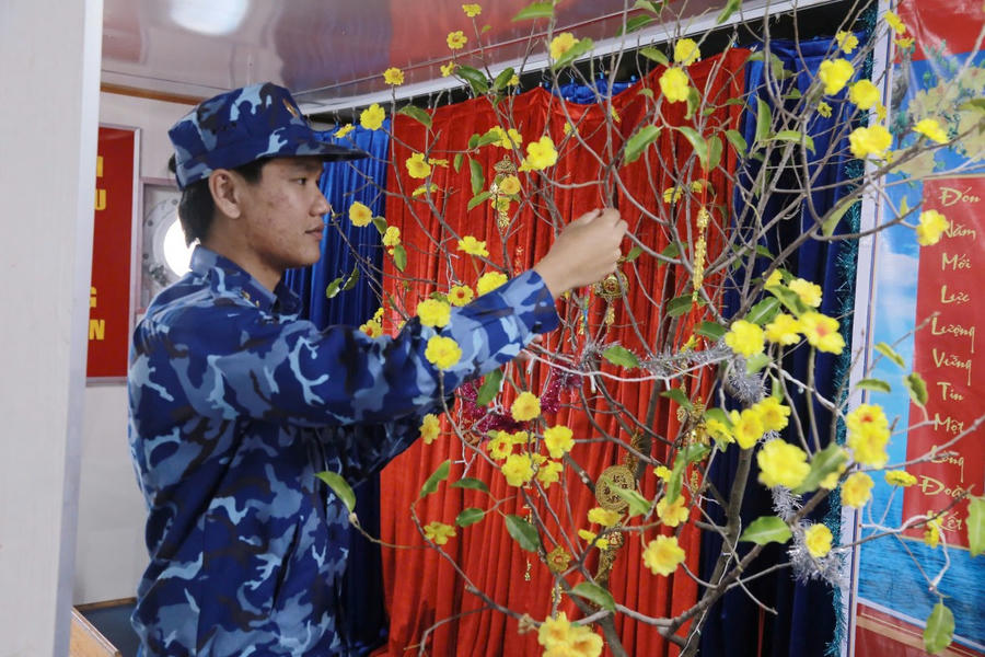 Sắc Xuân trên tàu Cảnh sát biển