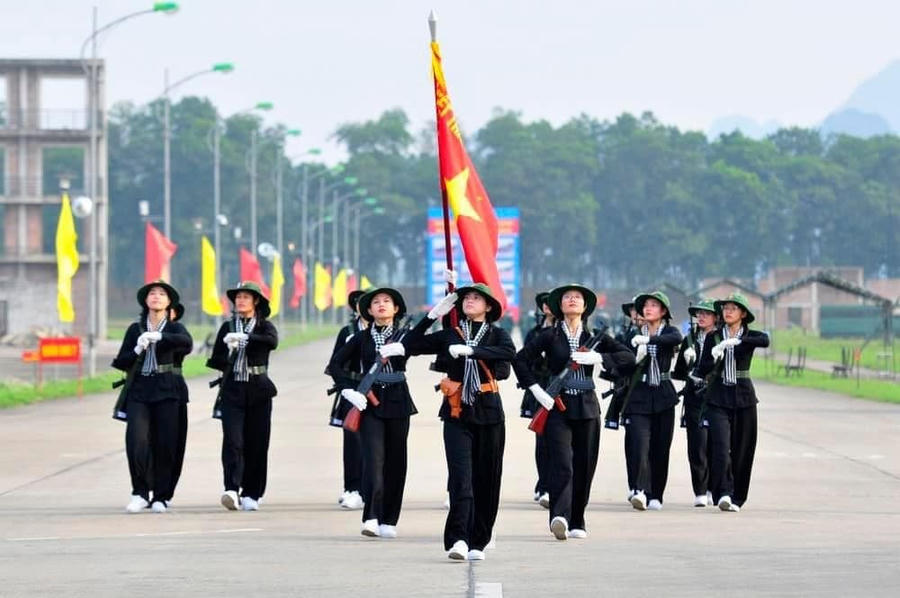 Khối nữ du kích miền Nam tham gia hợp luyện tại Trung tâm Huấn luyện quân sự Quốc gia 4 (Thủ đô Hà Nội).