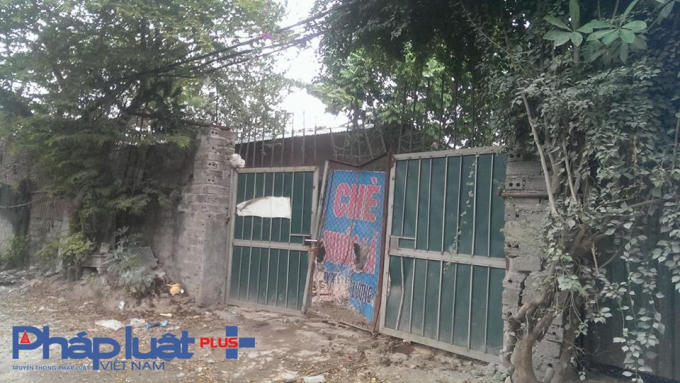 Thậm chí xây dựng cả cổng nhà.