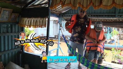 Các cặp bố con được đi 1 vòng thăm quan nơi ở mới.