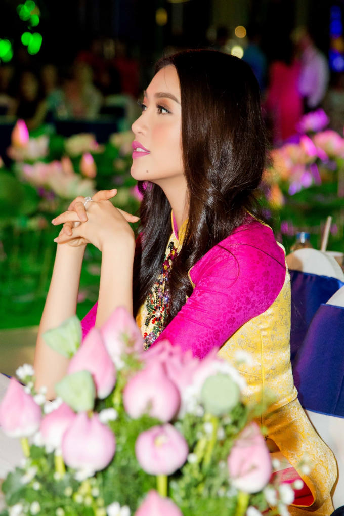 &Aacute; hậu Lệ Hằng g&acirc;y thương nhớ với &aacute;o d&agrave;i truyền thống