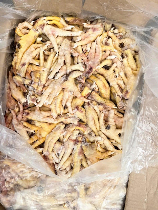 Chân gà tang vật của vụ án. (Ảnh: CHQ)