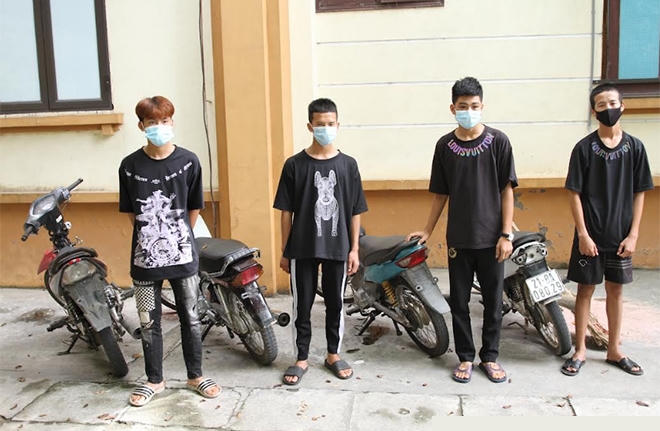 Nhóm thanh, thiếu niên bị triệu tập. (Ảnh: Công an tỉnh Yên Bái)