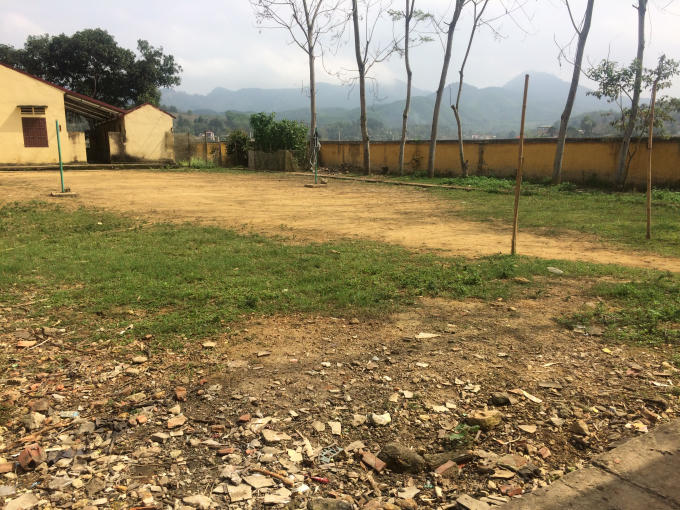 Một người dân xóm Dụ tiết lộ đây là sân tập bóng đầu tiên của chàng tiền đạo Hà Đức Chinh.