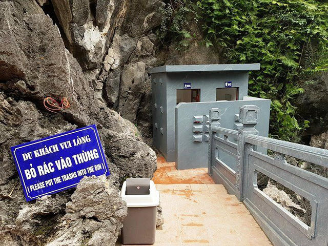 Xây dựng luôn cả nhà vệ sinh trên núi. (Ảnh: Dân trí)