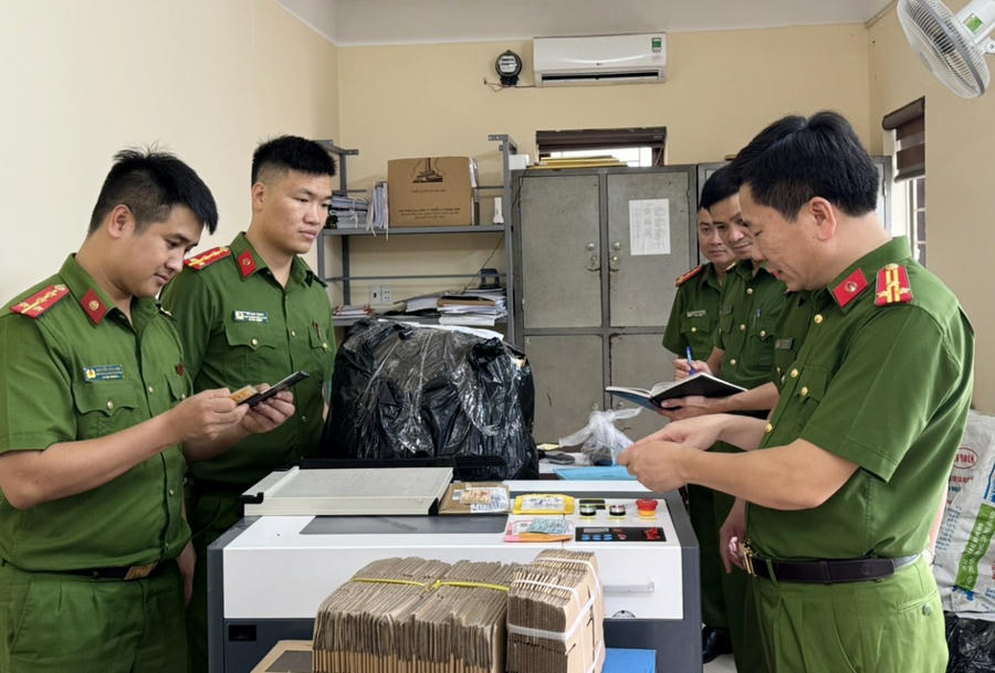 Đường dây sản xuất giấy tờ giả bị Công an triệt phá - Ảnh Công an Thanh Hóa.