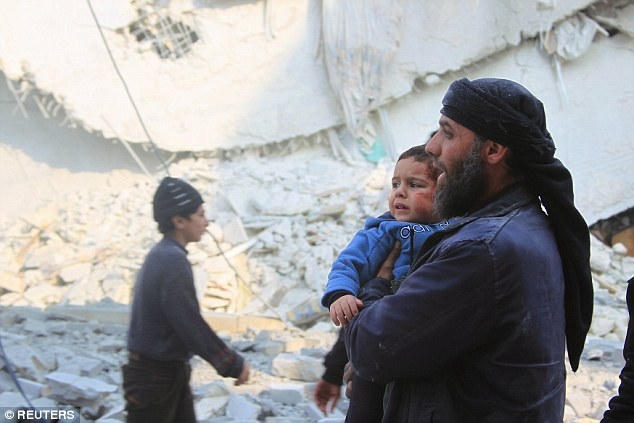Máy bay phản lực của Nga và Syria tiến hành các cuộc không kích ở Aleppo và Idlib. (Ảnh:Reuters)