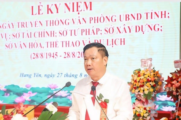 Chủ tịch UBND tỉnh Hưng Yên, ông Nguyễn Khắc Thận phát biểu tại buổi lễ.