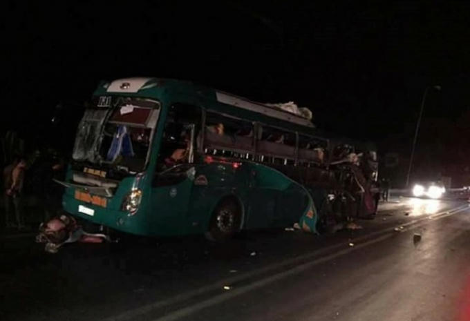 Hiện trường vụ nổ xe khách (Ảnh: FB otofun)