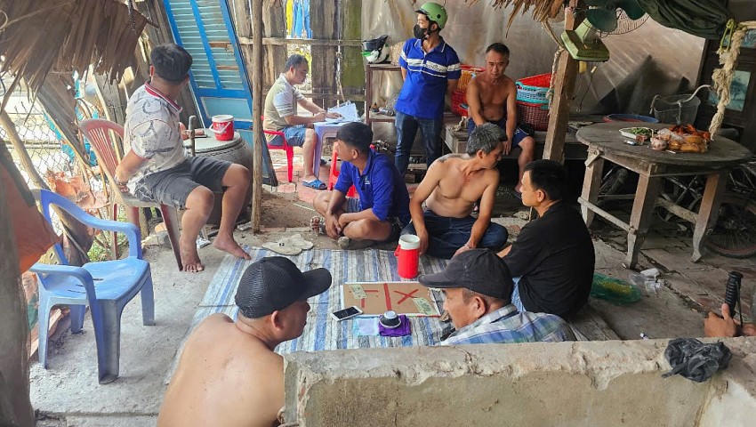 Triệt phá tụ điểm lắc tài xỉu ăn thua bằng tiền tại Tiền Giang.