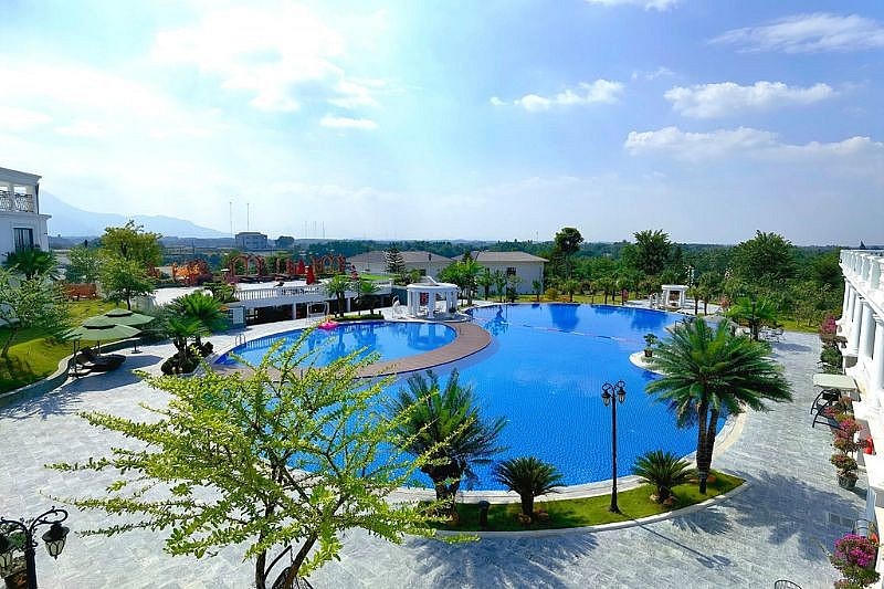 Khuôn viên quy mô lớn của Glory Resort được thiết kế với nhiều góc check-in độc đáo.