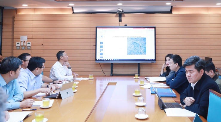 Các đại biểu tham dự cuộc họp.