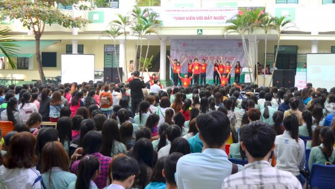 Hàng ngàn sinh nhà trường đã tích cực hưởng ứng phong trào này.