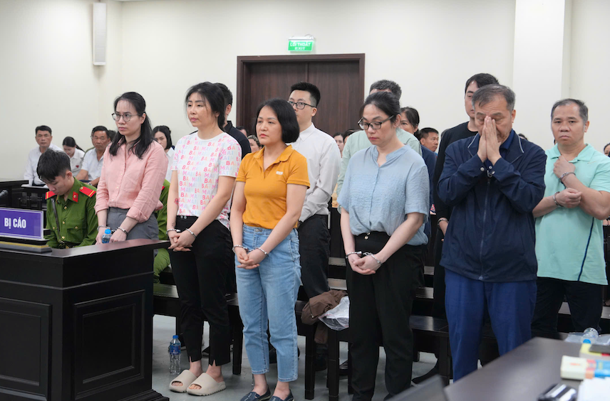 Đang xét xử vụ giám đốc Công ty Vàng Phú Cường vận chuyển trái phép hơn 9.492 tỷ đồng qua biên giới.