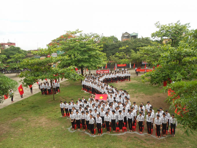 Ảnh minh hoạ: Học sinh trường THPT A Duy Tiên xếp hình bản đổ Việt Nam trong khuôn viên nhà trường. Nguồn: Internet