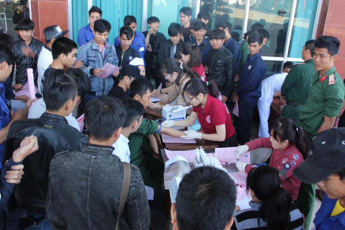 Rất đông Cán bộ, chiến sĩ và công nhân lao động của Binh Đoàn 15 nhiệt tình tham gia ngày hội hiến máu 2017