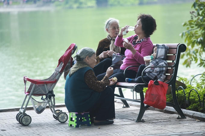 Người Hà nội co ro trong gió lạnh