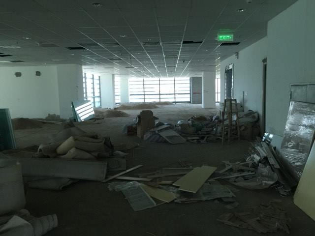 Mặt bằng tầng 5 đang được khẩn trương sửa chữa.