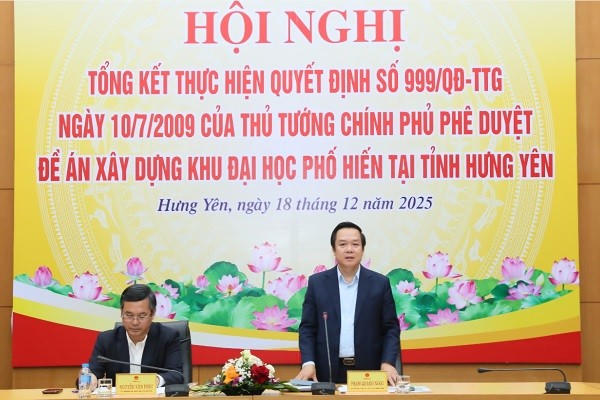 Chủ tịch UBND tỉnh Hưng Yên, ông Phạm Quang Ngọc phát biểu tại hội nghị.
