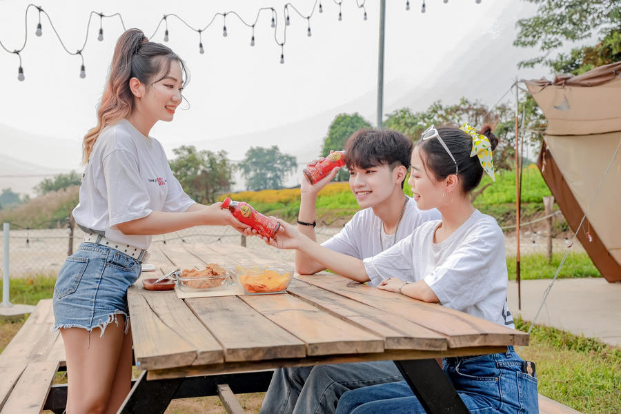 Nhiều người trẻ đang trở thành đại sứ cho lối sống cân bằng, khỏe mạnh khi chuyền tay nhau cách thanh lọc cơ thể để giúp bản thân luôn tươi mát trong những ngày cuối năm bận rộn.