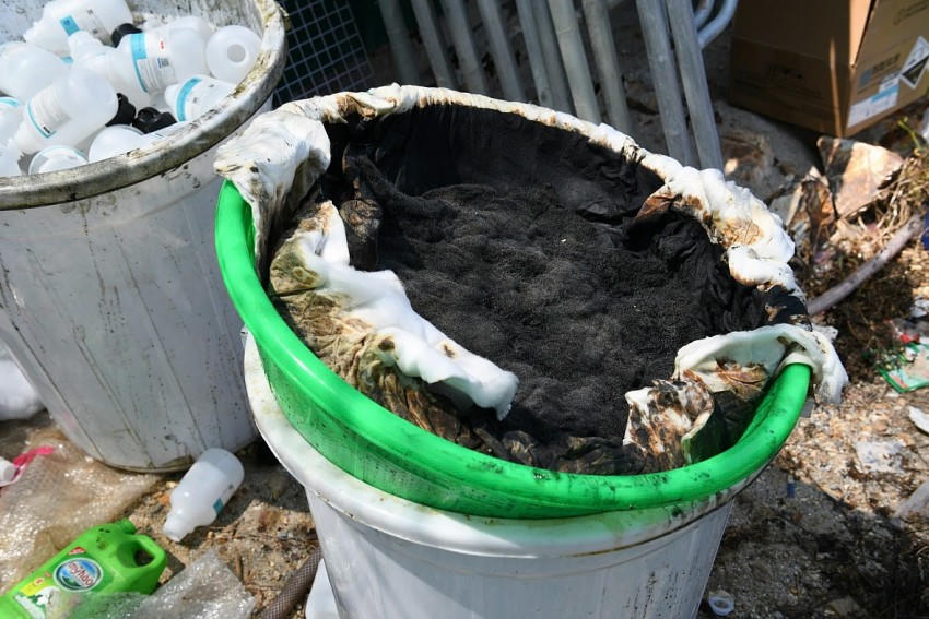 Những chất thải độc hại được thải ra môi trường trong quá trình sản xuất ma tuý.