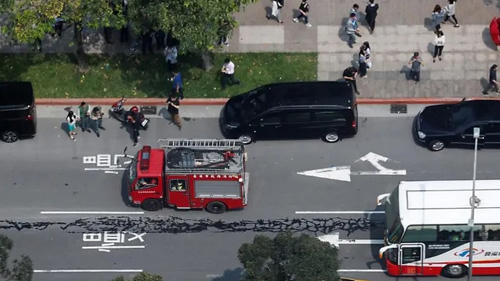 Các con đường lớn ở trung tâm Đài Bắc bị hư hại sau trận động đất mạnh 6,1 độ richter xảy ra tại thành phố Hoa Liên, Đài Loan ngày 18/4. Ảnh: REUTERS.