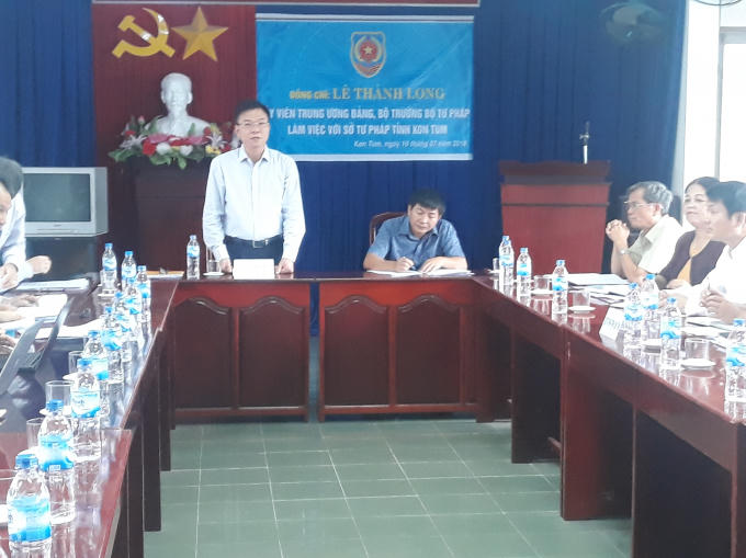 Bộ trưởng Lê Thành Long và đoàn công tác của Bộ Tư Pháp làm việc với Sở Tư Pháp tỉnh Kon Tum.