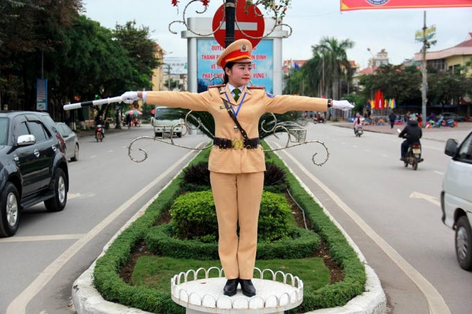 Hình ảnh đẹp của nữ CSGT đã quen thuộc với người dân nơi đây