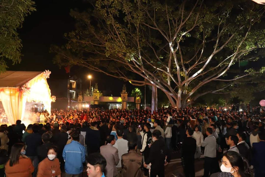 Hàng nghìn người hào hứng nhưng có người