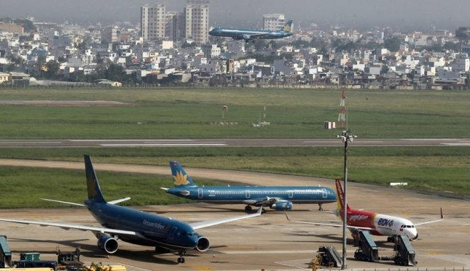 Một góc TP.HCM nhìn từ sân bay quốc tế Tân Sơn Nhất - Ảnh: Reuters