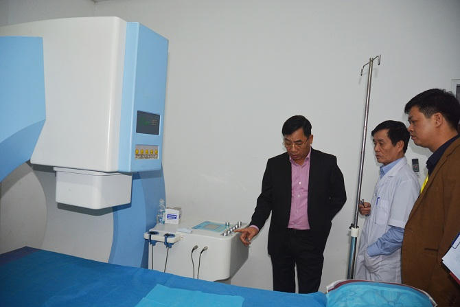 Thiết bị y tế lắp đặt tại phòng khám không nằm trong danh mục được phê quyệt. Ảnh: Nguyễn Vân