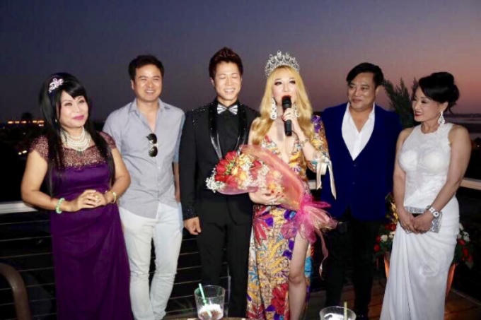 Hoa Hậu Hoàng Hải My tổ chức tiệc ra mắt CD & DVD tại biệt thự mặt tiền biển triệu đô ở Mỹ