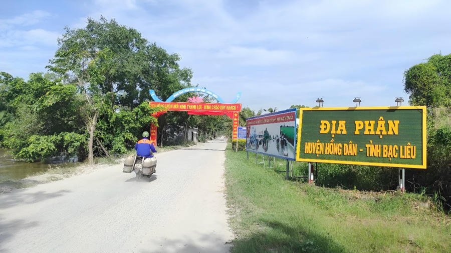 Nhờ có định hướng của các cấp chính quyền trong việc phát triển kinh tế, hạ tầng giao thông, dân trí của đồng bào Khmer trên địa bàn Ninh Thạnh Lợi (huyện Hồng Dân) ngày càng được nâng cao.