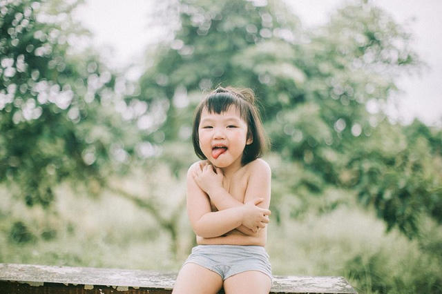 Cùng ngắm nhìn một số hình ảnh về cô bé đáng yêu này: