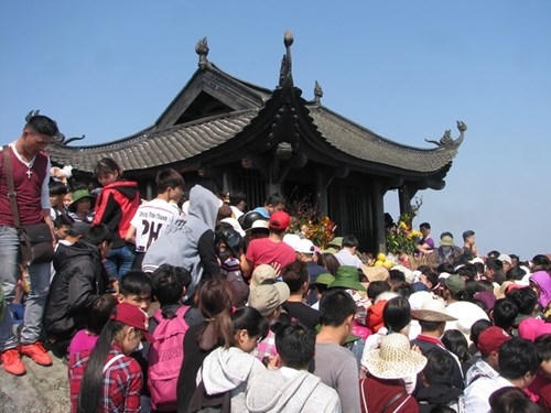 Tọa lạc trên đỉnh Yên Tử, chùa Đồng được khởi dựng từ thời Hậu Lê với tên gọi Thiên Trúc Tự. Năm 2007, chùa mới được đúc hoàn toàn bằng đồng nguyên chất với chiều dài 4,6 m, rộng 3,6 m, cao 3,35 m và nặng hơn 70 tấn.