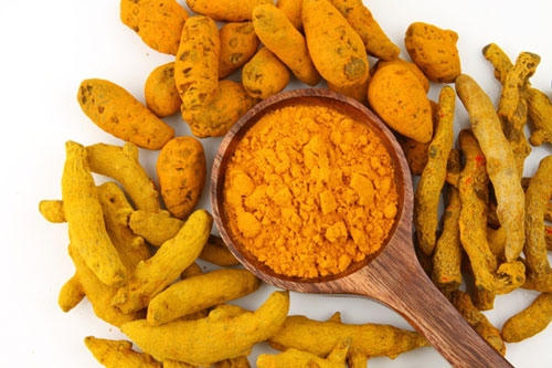 Đau bụng v&igrave; ăn qu&aacute; nhiều nghệ