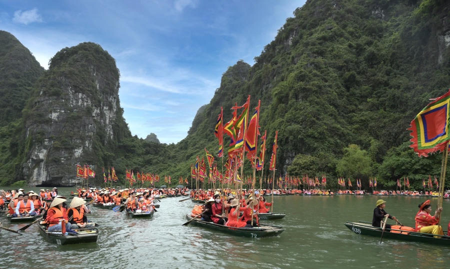 Lễ hội Tràng An năm 2025 với chủ đề: “Tràng An – Di sản ngàn năm, hồn thiêng sông núi” đã diễn ra sáng 13/4/2025. Ảnh Minh Đường