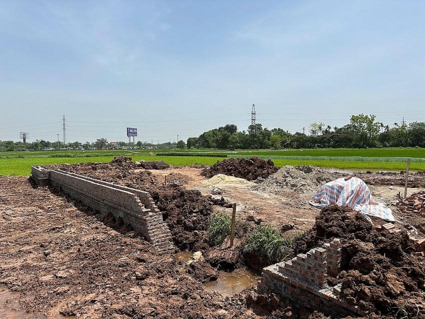 Một khu đất nông nghiệp xây dựng trái phép tại thị trấn Phú Xuyên.