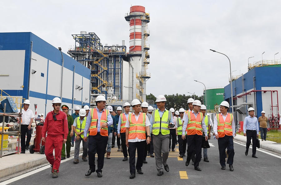 Phó Thủ tướng Bùi Thanh Sơn và Đoàn công tác của Chính phủ kiểm tra tiến độ xây dựng cụm dự án Nhà máy nhiệt điện Nhơn Trạch 3 và 4 tại tỉnh Đồng Nai. (Ảnh: VGP)