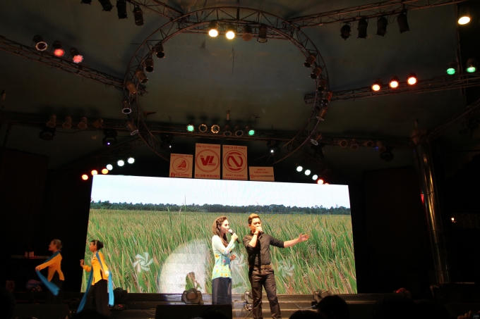 Nhật Cường hóa anh Bảy bán vé số khiến khán giả cười không ngớt