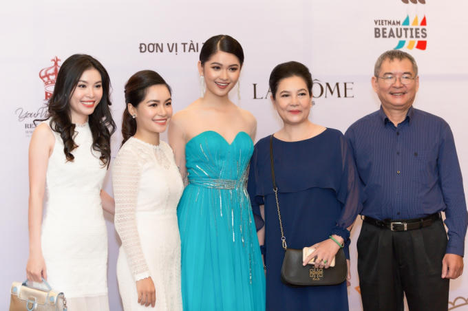 Huỳnh Thị Thuỳ Dung sinh năm 1996, từng đoạt danh hiệu Á hậu 2 Hoa hậu Việt Nam 2016.