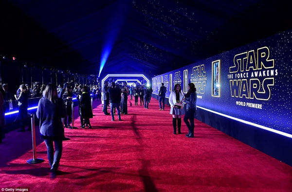 Quang cảnh buổi ra mắt phim không khác gì một sự kiện lớn bậc nhất tại Hollywood. Ảnh: Dailymail