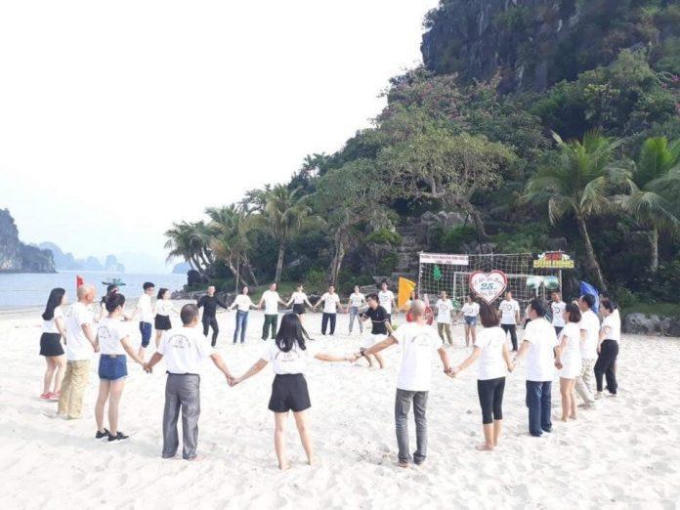 to-chuc-teambuilding-tren-bo-bien-696x522