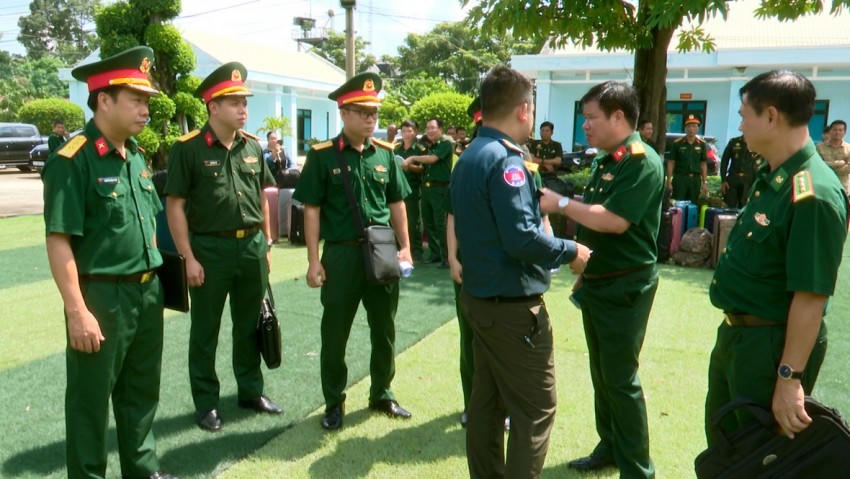 Tiếp nhận 285 học viên Quân đội Hoàng gia Campuchia. Ảnh: Luận Quân