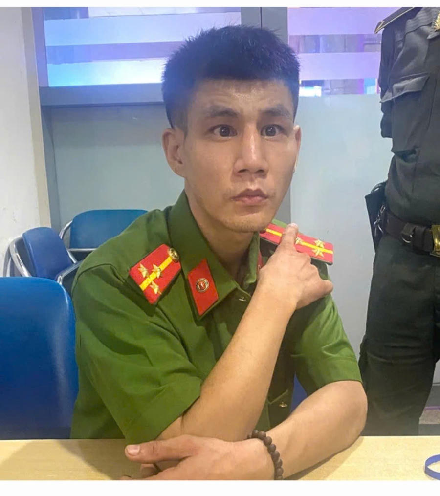 Đối tượng Trần Quang Huy có biểu hiện không bình thường khi bị phát hiện.