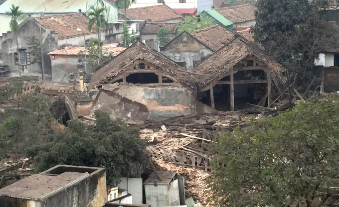 Nhiều ngôi nhà đã bị sập hoàn toàn sau tiếng nổ "long trời lở đất".