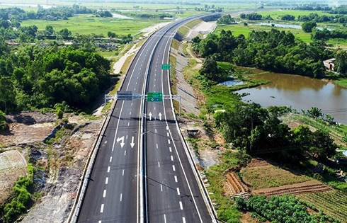 Tuyến cao tốc Đà Nẵng- Quảng Ngãi dài gần 140km mới được đưa vào khai thác.