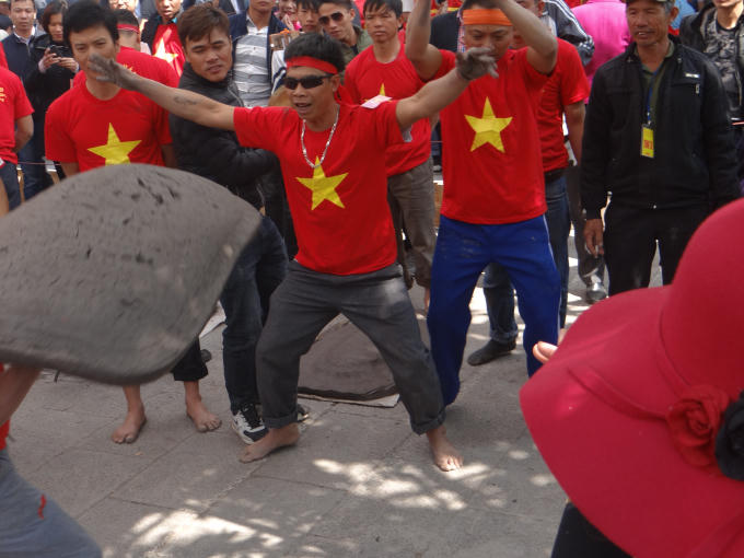 Màn trình diễn pháo đất độc đáo.