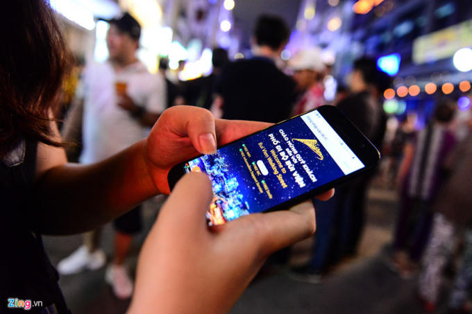 Các du khách khi đến phố đi bộ đều được hưởng "four free" (4 miễn phí), gồm: nhà vệ sinh; Wi-Fi, cung cấp thông tin, hỗ trợ du khách miễn phí và "nụ cười miễn phí".